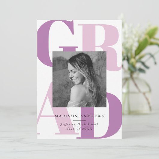 パープルはっきりしたグラードタイポグラフィ写真卒業パーティー 招待状 (スタンド正面)