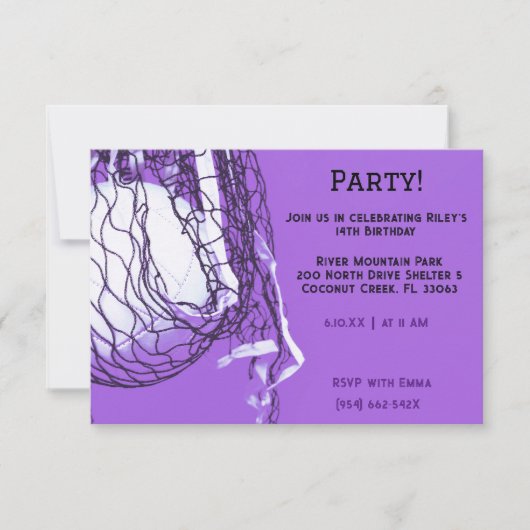パープルはっきりしたバレーボール誕生日 招待状 (正面)