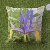 パープルアイリスフラワーアウトドアガーデン自然写真 アウトドアクッション (芝生)