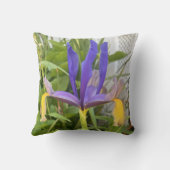 パープルアイリスフラワーアウトドアガーデン自然写真 クッション (裏面)