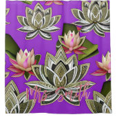 パープルアンドシルバーロータスプリント、名前をカスタムする シャワーカーテン (正面)