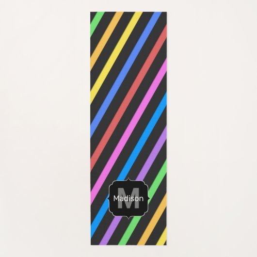 パープルイエローブルーブラックトリップ（幻覚体験）のようなズストライプモノグラム ヨガマット (正面)