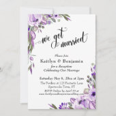 パープルウォーターカラーフローラル We Got Married タイポグラフィ 招待状 (正面)