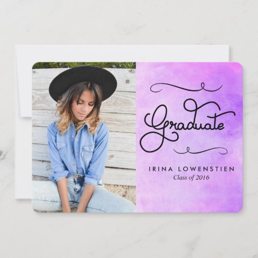 パープルウォーターモダンカラー卒業タイポグラフィ 招待状 (正面)