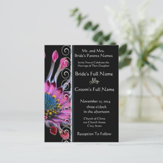 パープルエレガントエキゾチックデイジー結婚式招待状 インビテーションポストカード (スタンド正面)