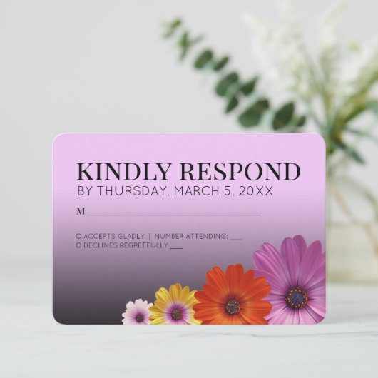 パープルエレガントグリッターウェディングRSVPとのデイジー 出欠カード (スタンド正面)