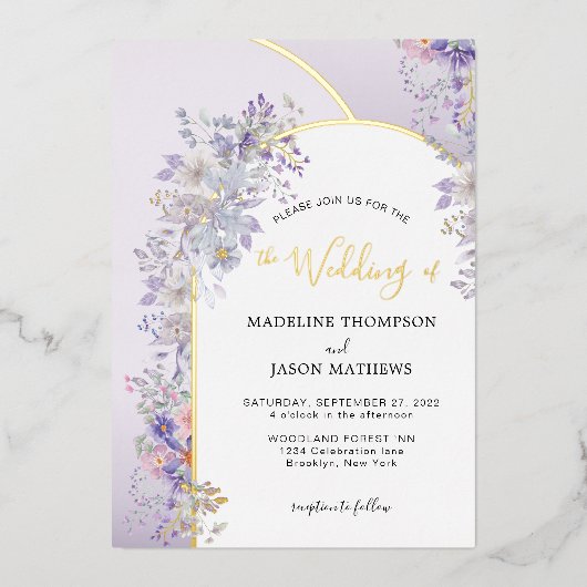 パープルエレガントスモーキーグレーフローラ金ゴールドアー結婚チ 箔招待状 (正面)