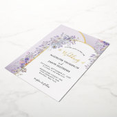 パープルエレガントスモーキーグレーフローラ金ゴールドアー結婚チ 箔招待状 (回転した状態)