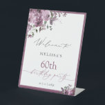 パープルエレガントバラエイジ誕生日へようこそ 台座サイン<br><div class="desc">パープルエレガントバラ任意の年齢の誕生日歓迎ペデスタルサイン。一致する項目が使用可能。</div>