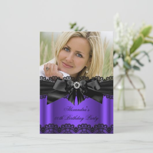 パープルエレガントブラックレースダイヤモンドボウ誕生日 招待状 (スタンド正面)
