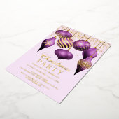 パープルエレガント金ゴールドオーナメントクリスマスパーティー 箔招待状 (回転した状態)