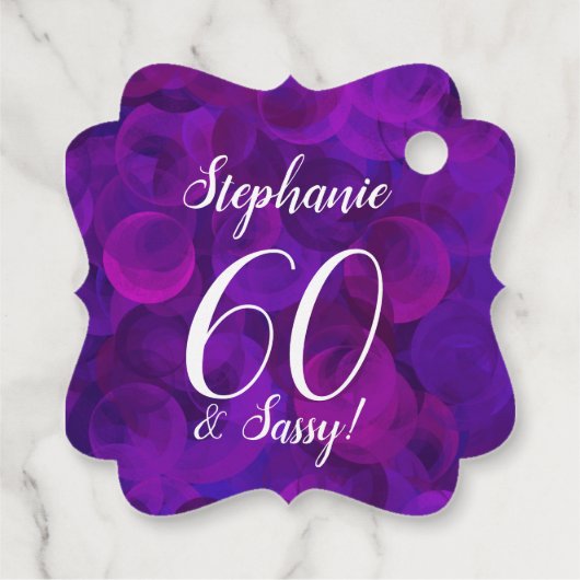 パープルエレガント60とサッシー誕生日パーティー フェイバータグ (裏面)