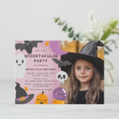 パープルオレンジのハロウィンお子様誕生日写真 招待状 (スタンド正面)