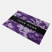パープルカモフラージュあなたの名前をパーソナライズ ドアマット (アングル)