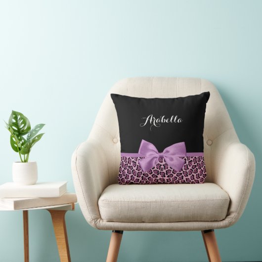 パープルガーリージャガープリントかわいい弓と名前 クッション (椅子)