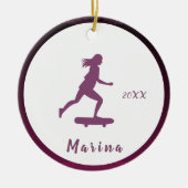 パープルガールスケータースケートで滑るキッズ名かわいい&かわいらしB セラミックオーナメント (正面)