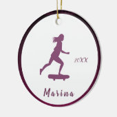 パープルガールスケータースケートで滑るキッズ名かわいい&かわいらしB セラミックオーナメント (左)