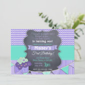 パープルガールズカップケーキブラックボード1歳誕生日 招待状 (スタンド正面)