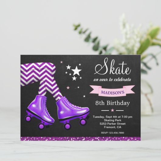 パープルグリッターガールズローラースケートで滑る誕生日パーティー 招待状 (スタンド正面)