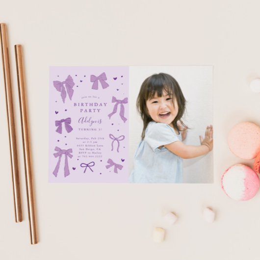 パープルコケット弓バースデーパーティーの写真 招待状