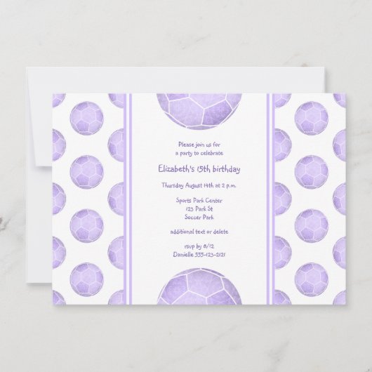 パープルサッカーボール模様スポーツ誕生日パーティー 招待状 (正面)
