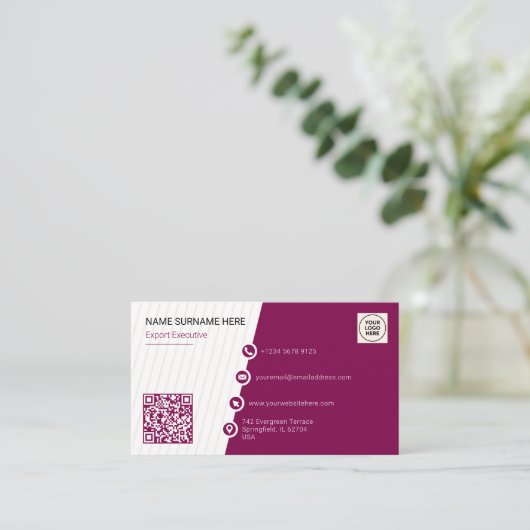 パープルシンプルQRフォーマルコードプロフェッショナルモダン 名刺 (スタンド正面)