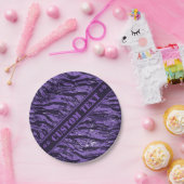 パープルストライプの迷彩柄とカスタム文字 ペーパープレート (パーティー)