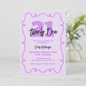 パープルタイポグラフィシンプルシック21st誕生日パーティー 招待状 (スタンド正面)