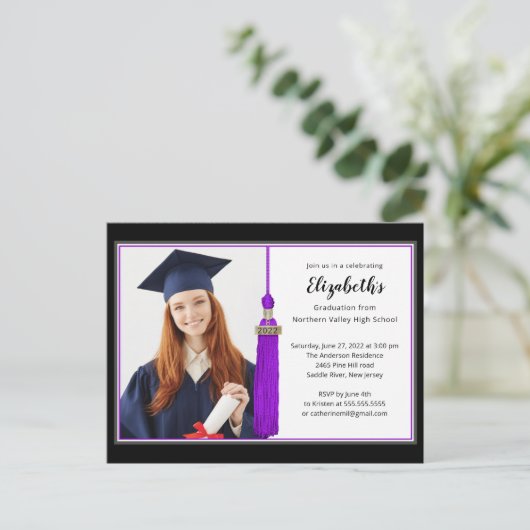 パープルタッセルフォト卒業パーティー招待状 インビテーションポストカード (スタンド正面)