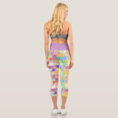 パープルターコイズブルーグリーンピンクアートパターン カプリレギンス (裏面)