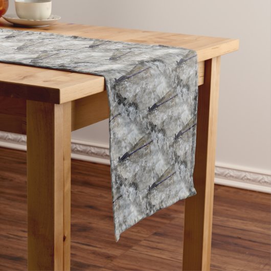 パープルダンセルフライ自然パターン ショートテーブルランナー (インサイチュ)