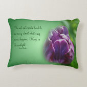 パープルチューリップライフアティチュード引用文感動的  アクセントクッション (裏面)