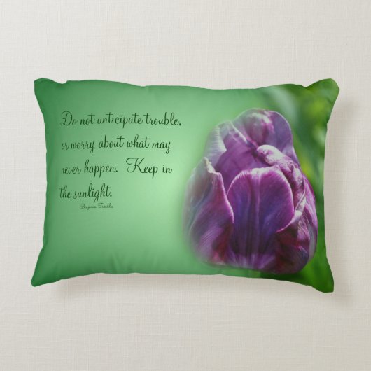 パープルチューリップライフアティチュード引用文感動的  アクセントクッション (裏面)