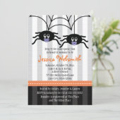 パープルツインズスパイダーハロウィーンベビーシャワー招待状 招待状 (スタンド正面)