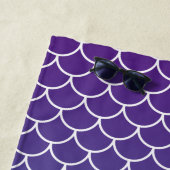 パープルティール（緑がかった色）グラデーションマーメイドフィッシュスケール ビーチタオル (インサイチュ)