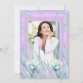 パープルティール（緑がかった色）デリケートフローラフォト誕生日 招待状 (裏面)