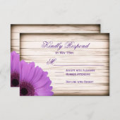 パープルデイジー素朴ウッドウェディングRSVPカード 出欠カード (正面/裏面)