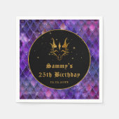パープルドラゴンはかりで測金ゴールドフェイクグリッター誕生日 スタンダードカクテルナプキン (正面)