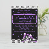 パープルネオンスニーカー誕生日グリッター 招待状 (スタンド正面)