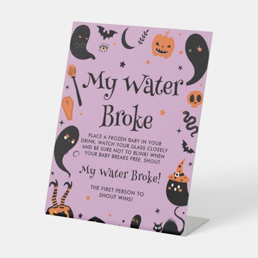 パープルハロウィーンベイビーシャワー私の水がゲームを破った 台座サイン (正面)