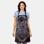 パープルバラケルト結び目模様包装紙 エプロン (着用した状態)