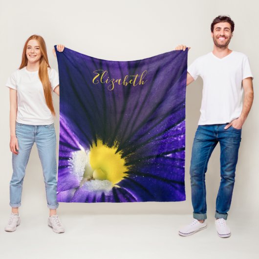 パープルパンシーのマクロエレガント写真 フリースブランケット (インサイチュ)