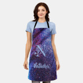 パープルパーソナライズされたグリッター エプロン (着用した状態)