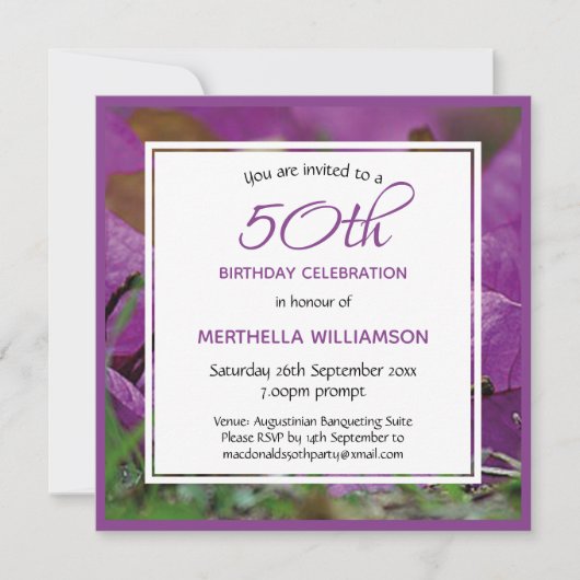 パープルパーソナライズされたフローラ50th誕生日スクエア 招待状 (正面)