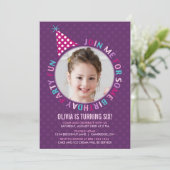 パープルパーティーハット子供の誕生日パーティの招待状 招待状 (スタンド正面)