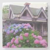 パープルビクトリアンコテージ – マーサズヴィネヤード ストーンコースター (正面)