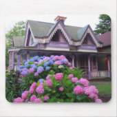 パープルビクトリアンコテージ – マーサズヴィネヤード マウスパッド (正面)