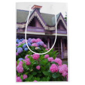 パープルビクトリアンコテージ – マーサズヴィネヤード ミディアムペーパーバッグ (正面)