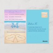 パープルピンクの空のハートの砂のビーチ結婚式P ポストカード (裏面)