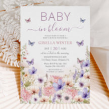 パープルピンクの野生の花と蝶の赤ちゃんのブーム